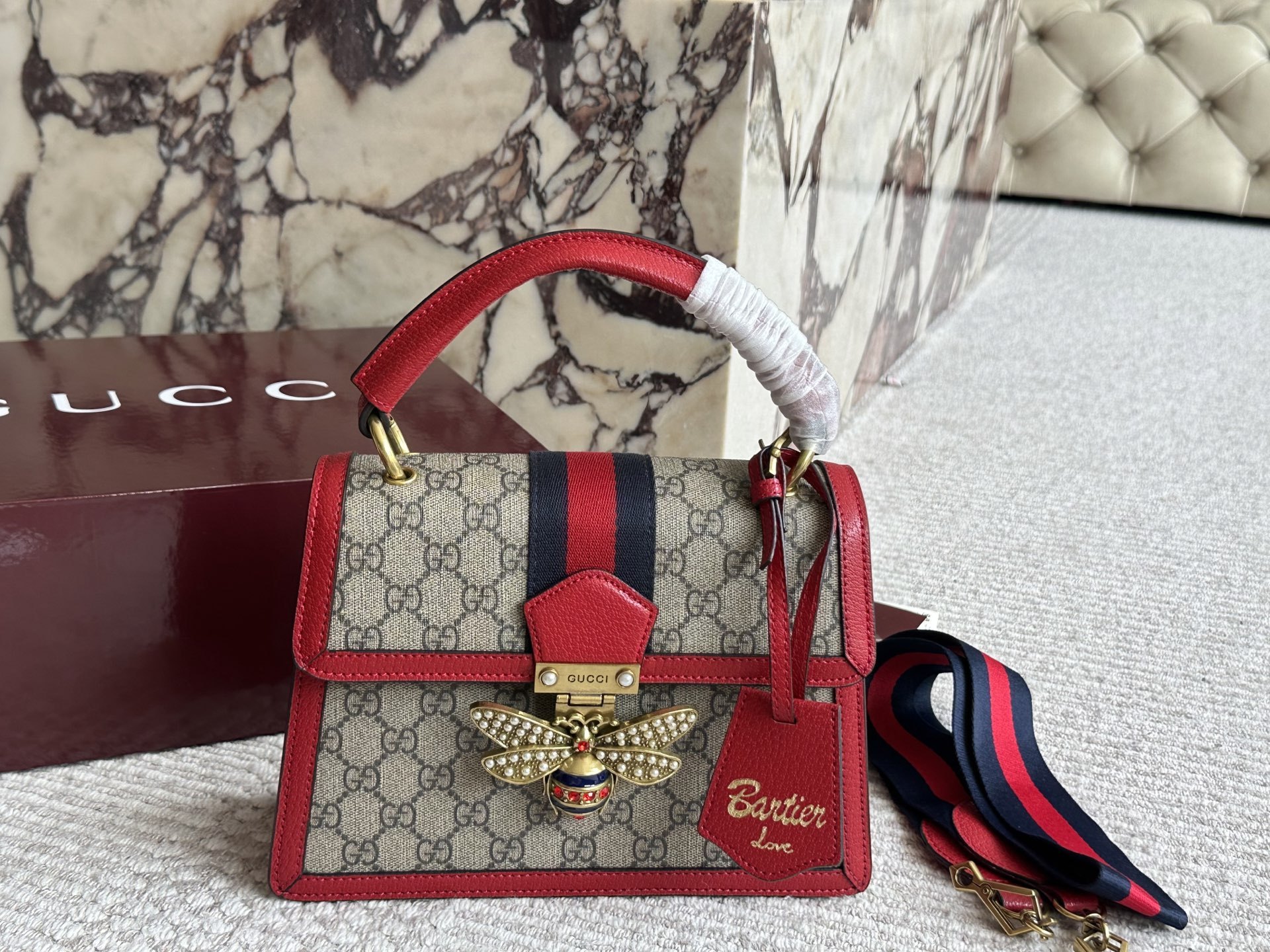 Gucci Silver Vintage-Inspired Bag 559