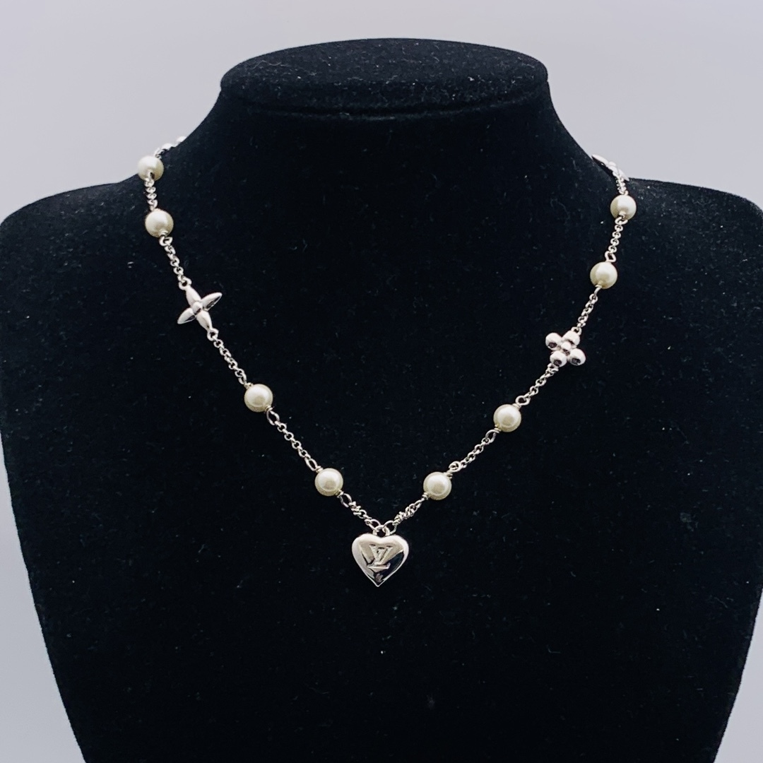 LV Silver Vintage-Inspired Necklace 1131