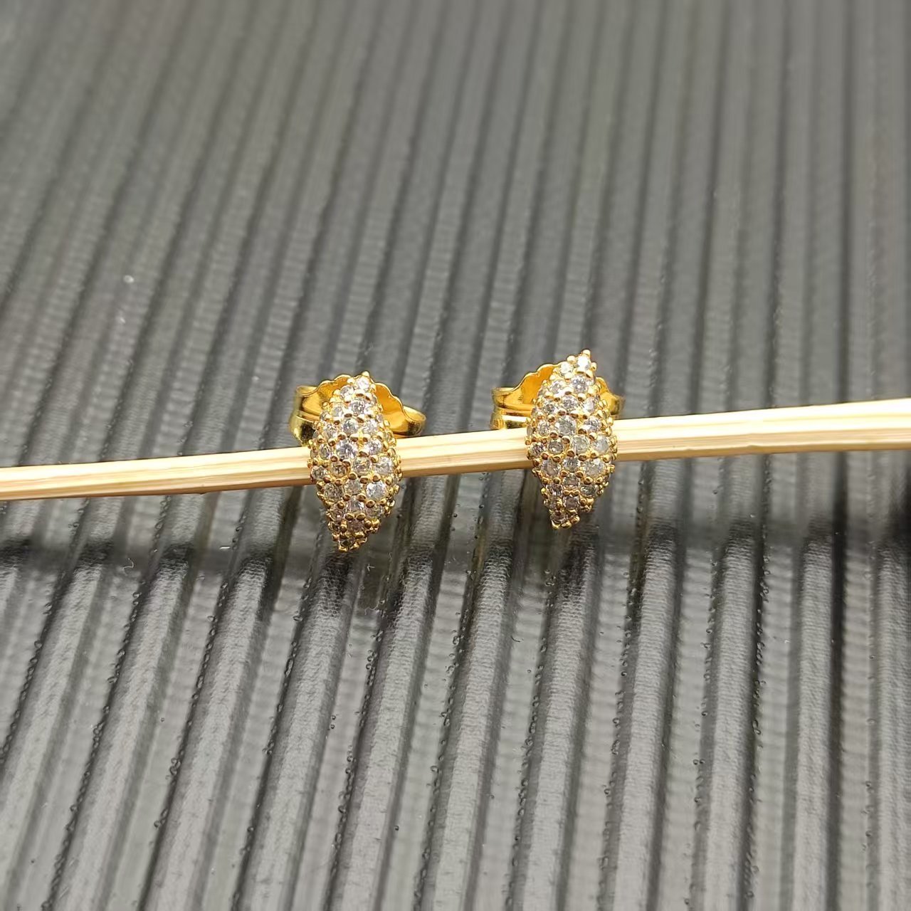 David Yurman Gold Logo-Accented Earrings 238