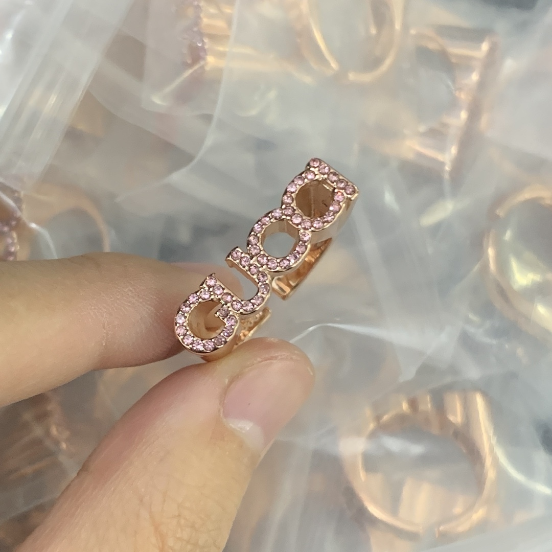 Gucci Rose Gold Vintage-Inspired Ring 201