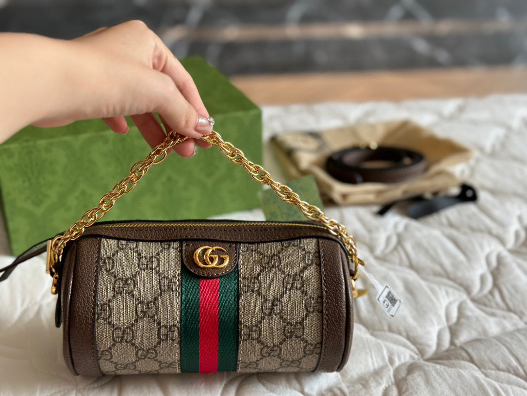 Gucci Rose Gold Logo-Accented Bag 581