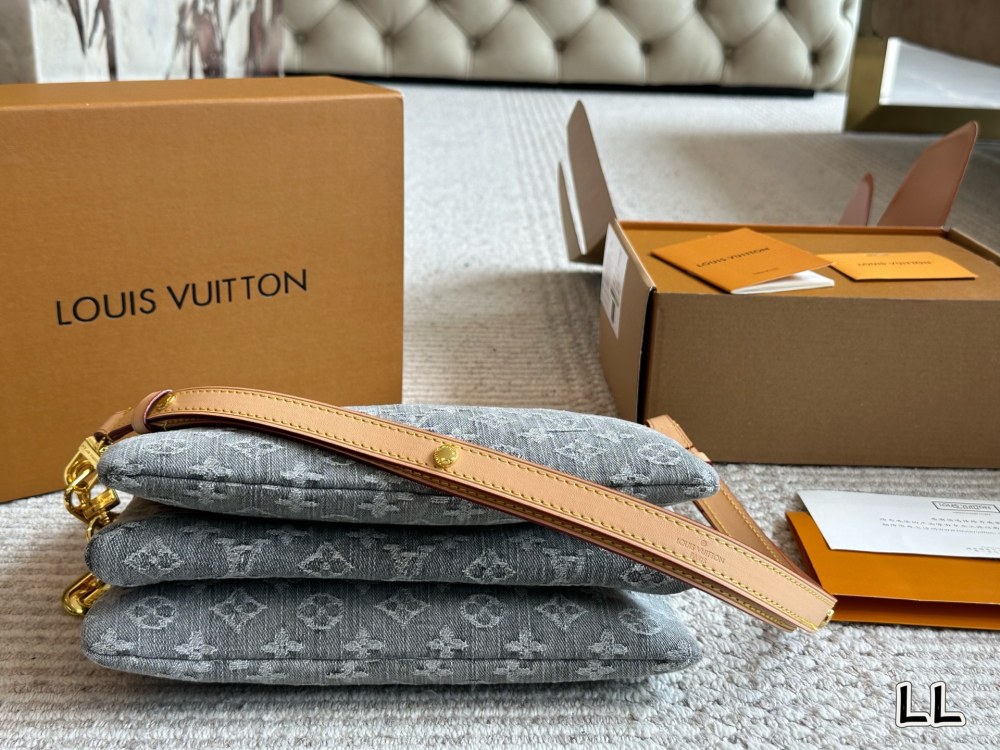 LV Silver Vintage-Inspired Bag 1614