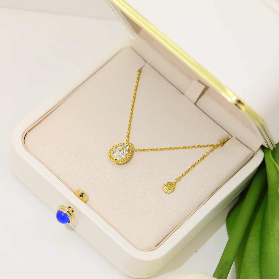 Boucheron Rose Gold Vintage-Inspired Necklace 008