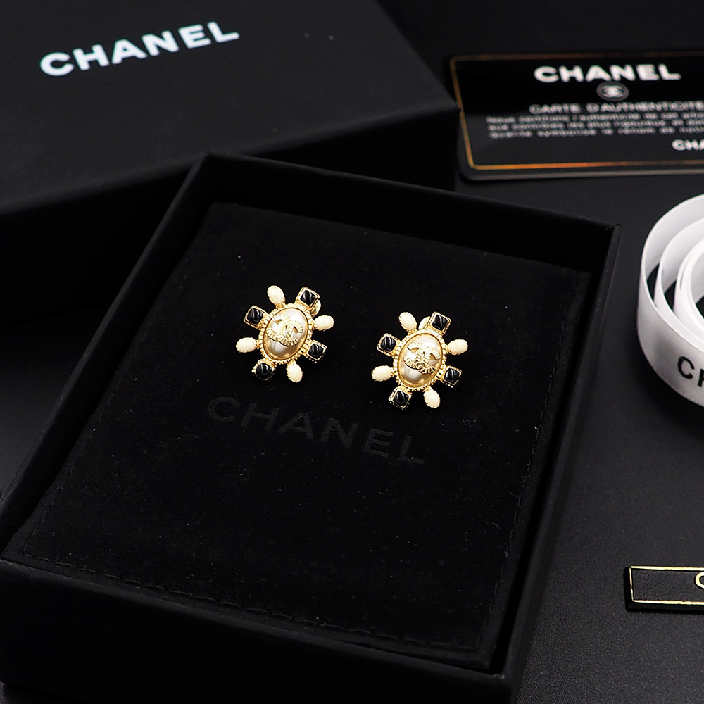 Chanel Rose Gold Vintage-Inspired Earrings 028