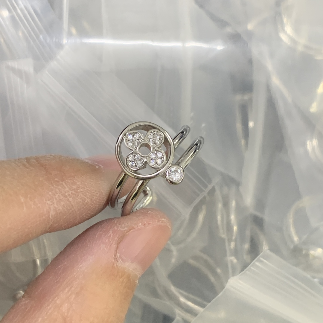 LV Silver Vintage-Inspired Ring 1028