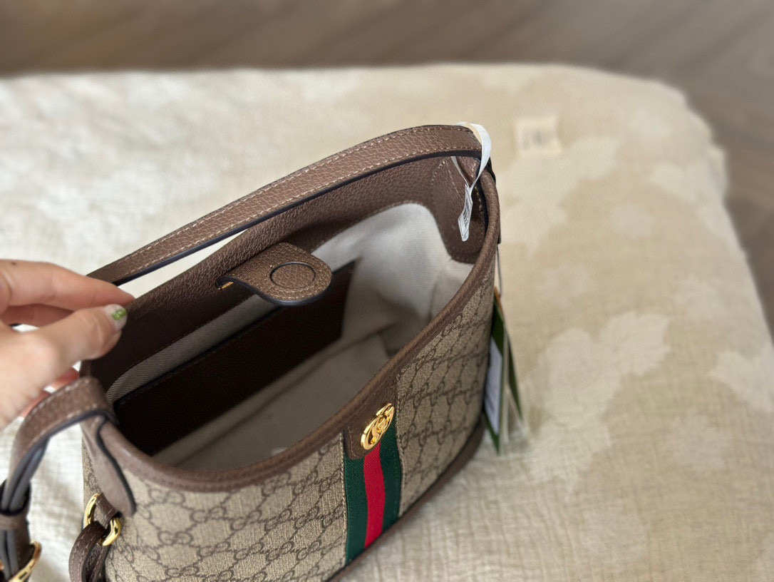 Gucci Silver Quilted Bag 590