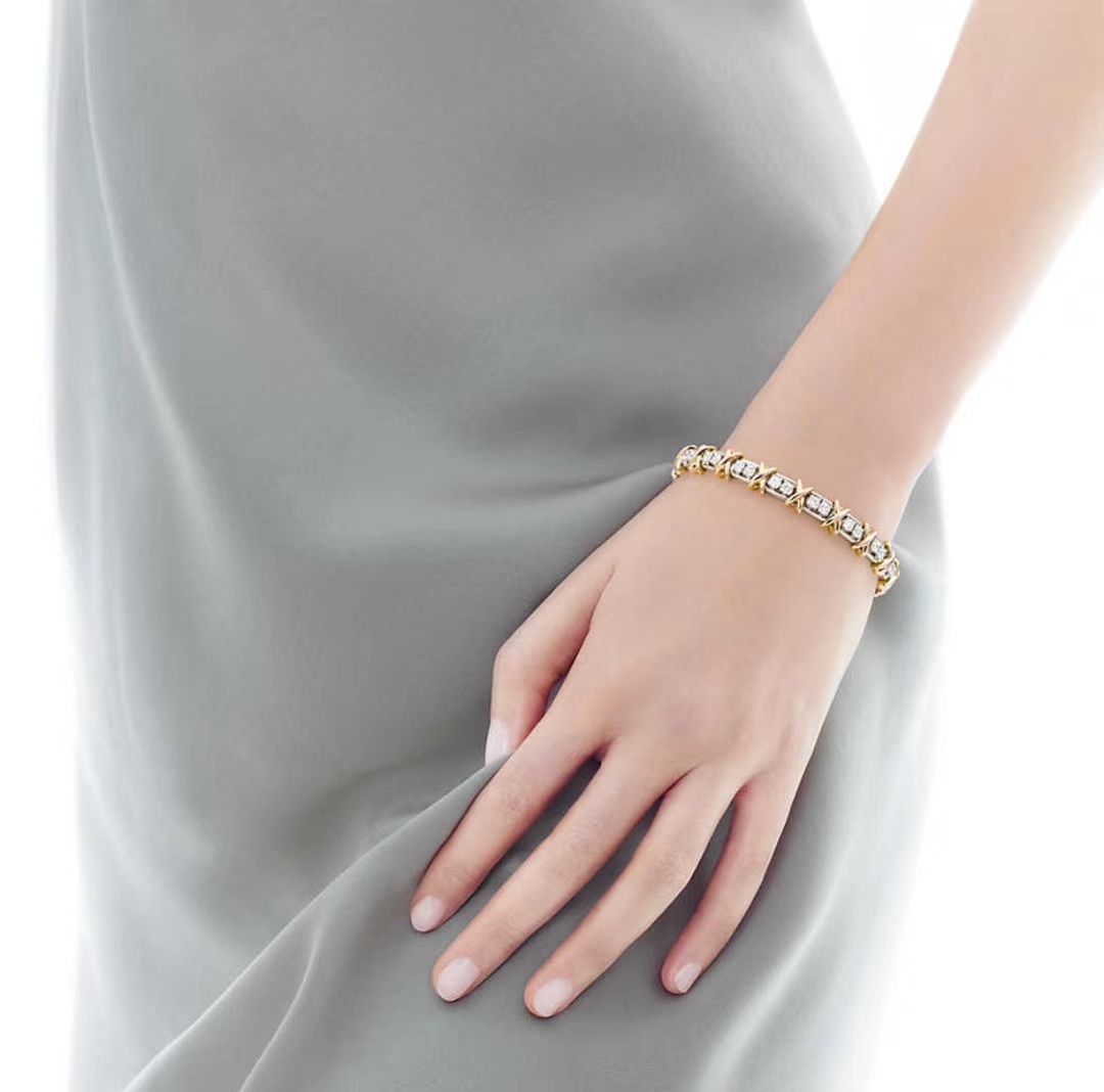 Tiffany Gold Vintage-Inspired Bracelet 240