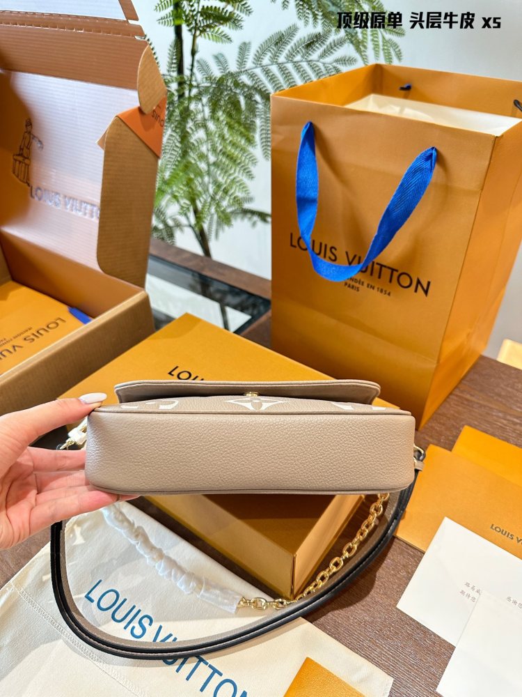 LV Silver Vintage-Inspired Bag 1610