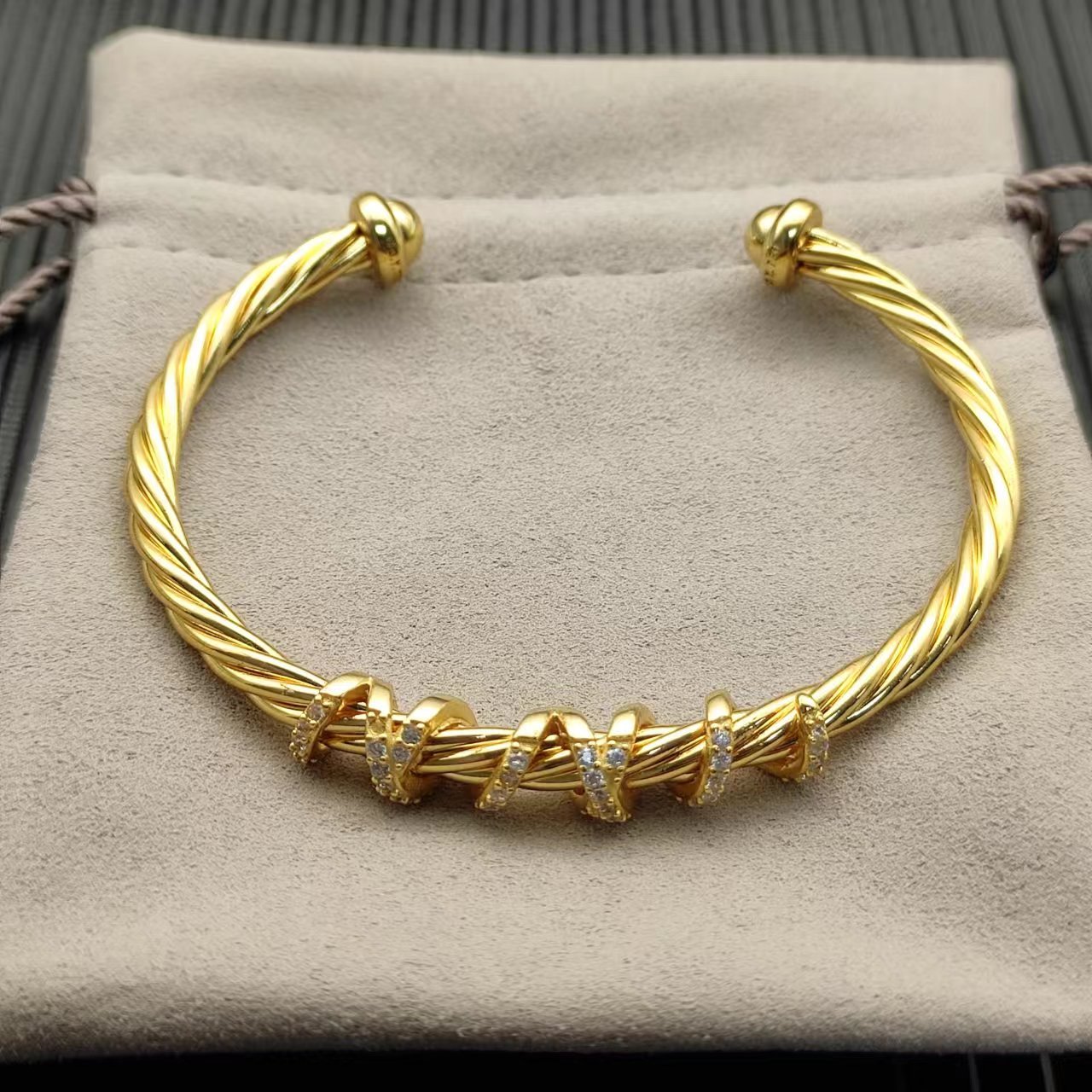 David Yurman Gold Logo-Accented Bracelet 075