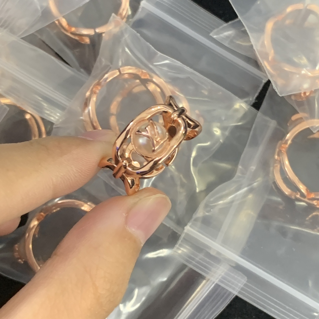 LV Rose Gold Geometric Ring 1038