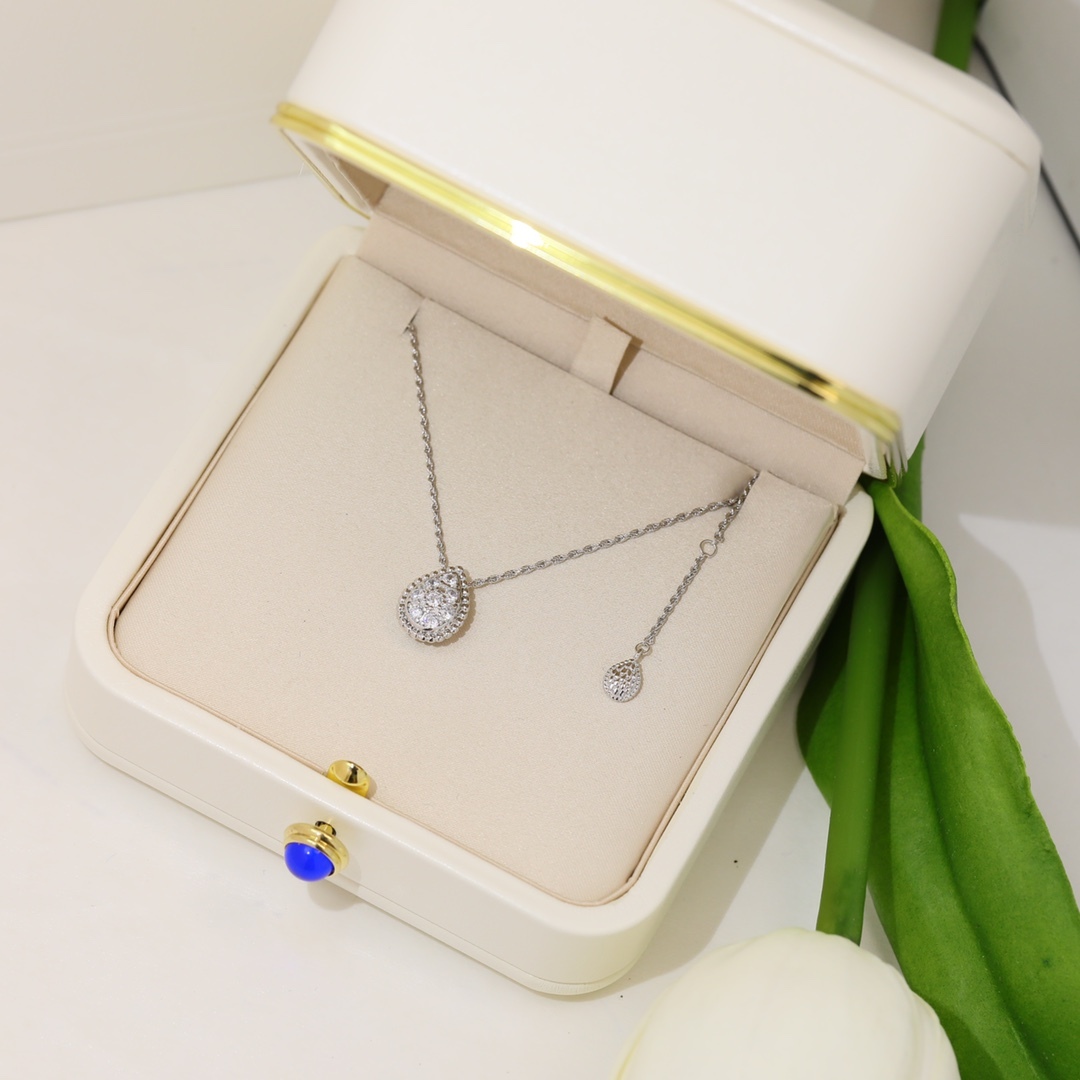 Boucheron Rose Gold Vintage-Inspired Necklace 008