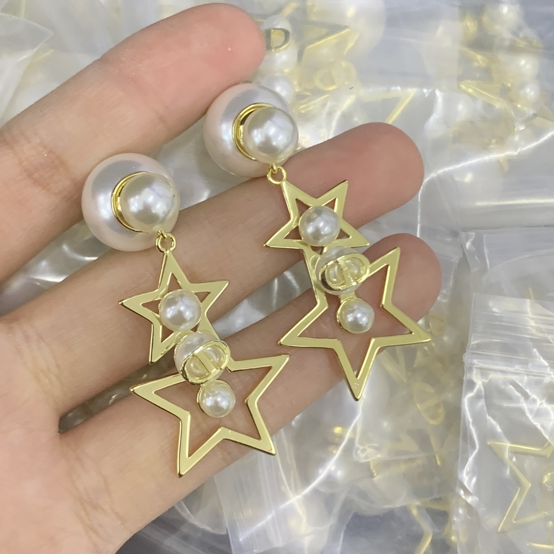 Dior Gold Vintage-Inspired Earrings 539