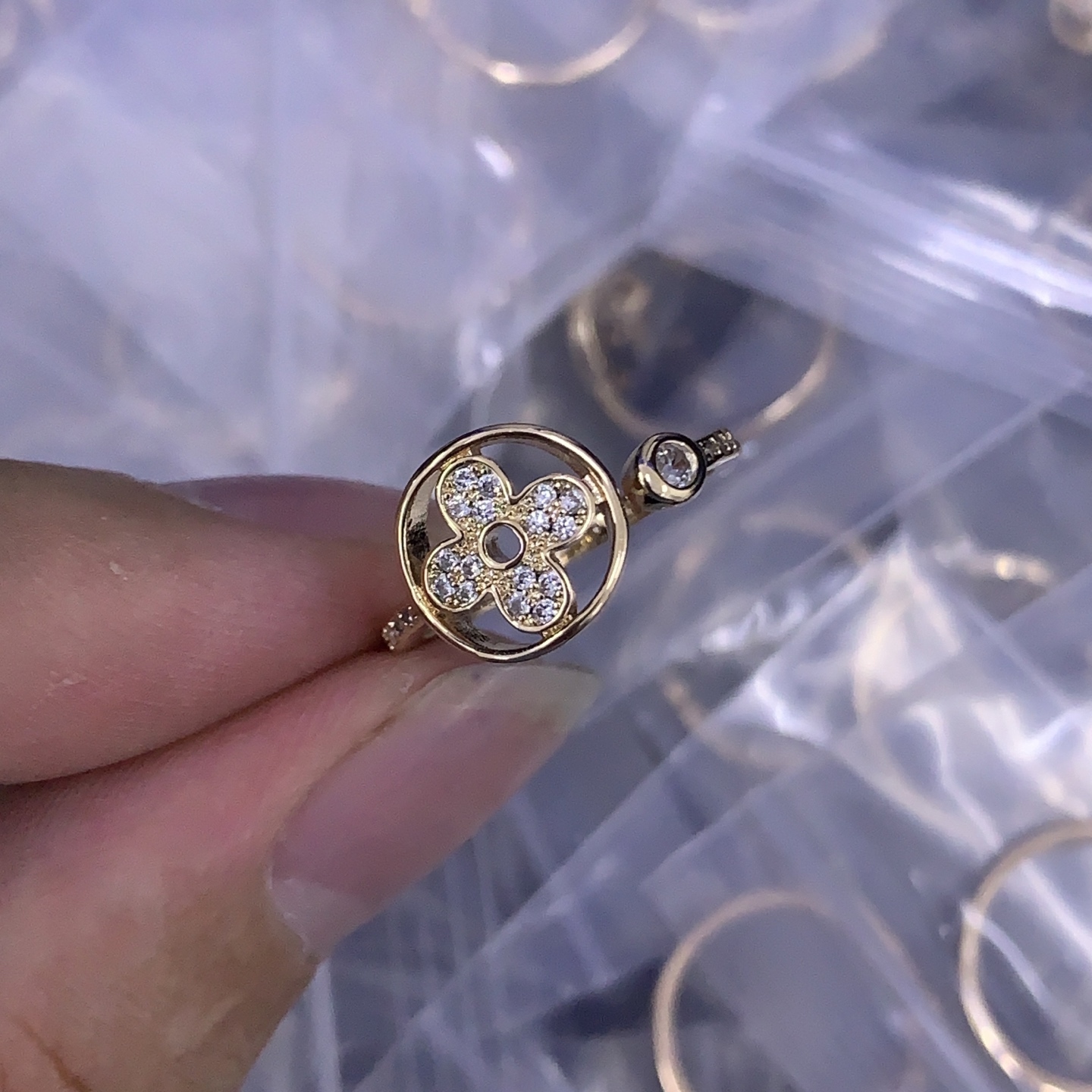 LV Rose Gold Vintage-Inspired Ring 624