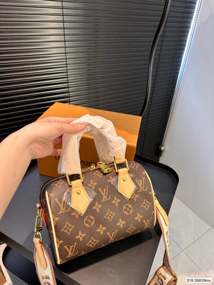 LV Bag Speedy leather Beige Quilted Bag 20cm