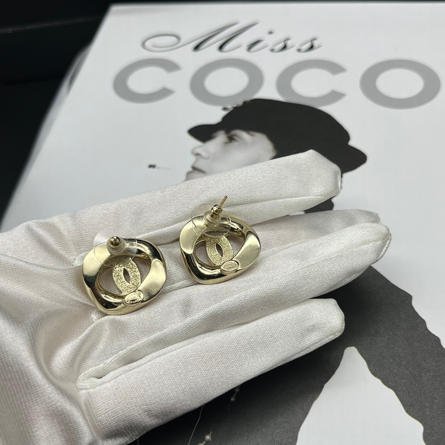 Chanel Silver Logo-Accented Earrings 017