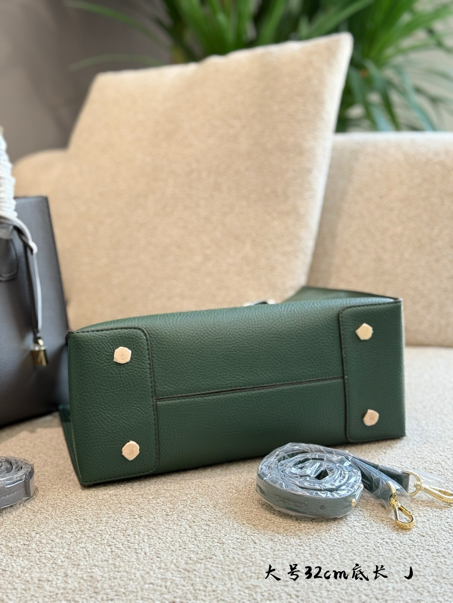 Michael Kors MK Green Logo-Accented Bag 041
