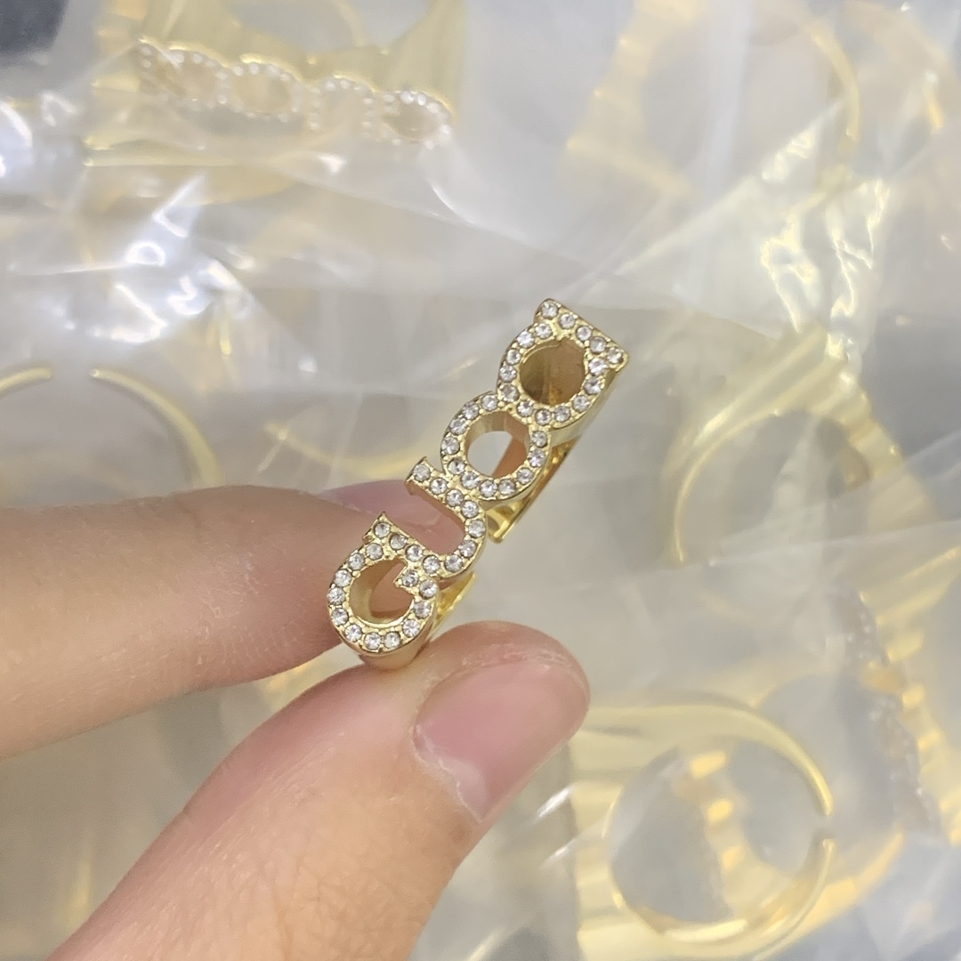 Gucci Rose Gold Vintage-Inspired Ring 206