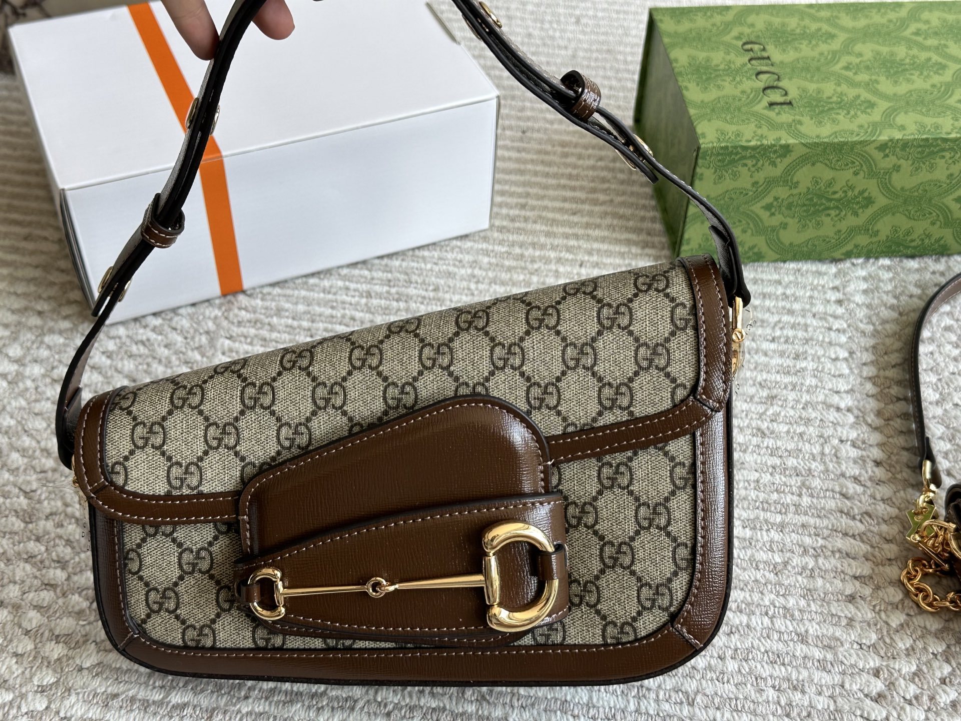 Gucci Silver Vintage-Inspired Bag 566