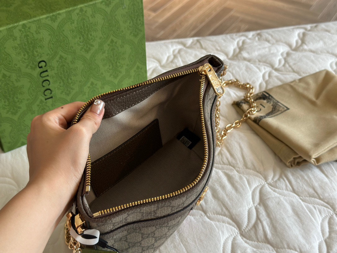 Gucci Silver Quilted Bag 575