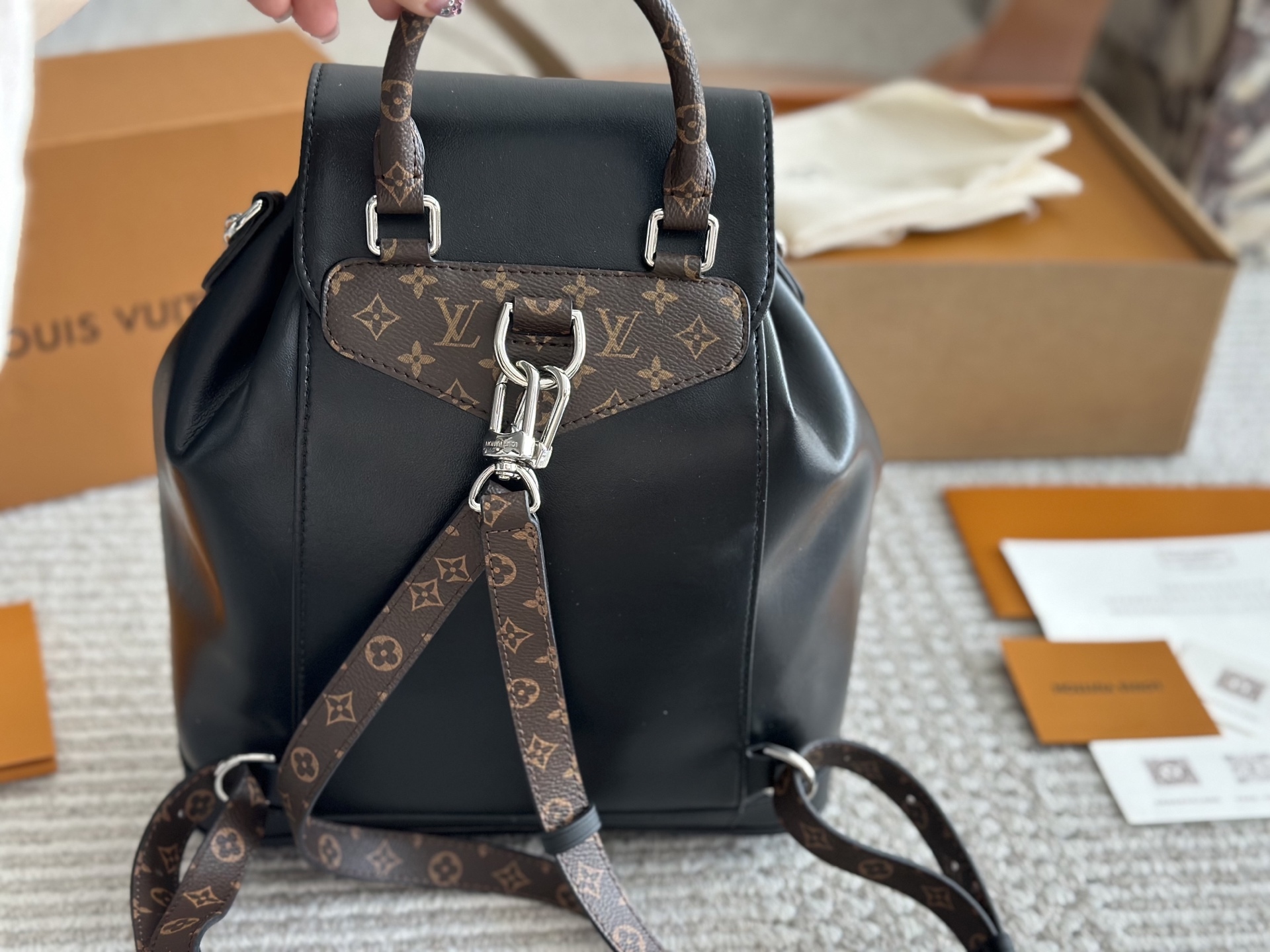 LV Silver Vintage-Inspired Bag 1558