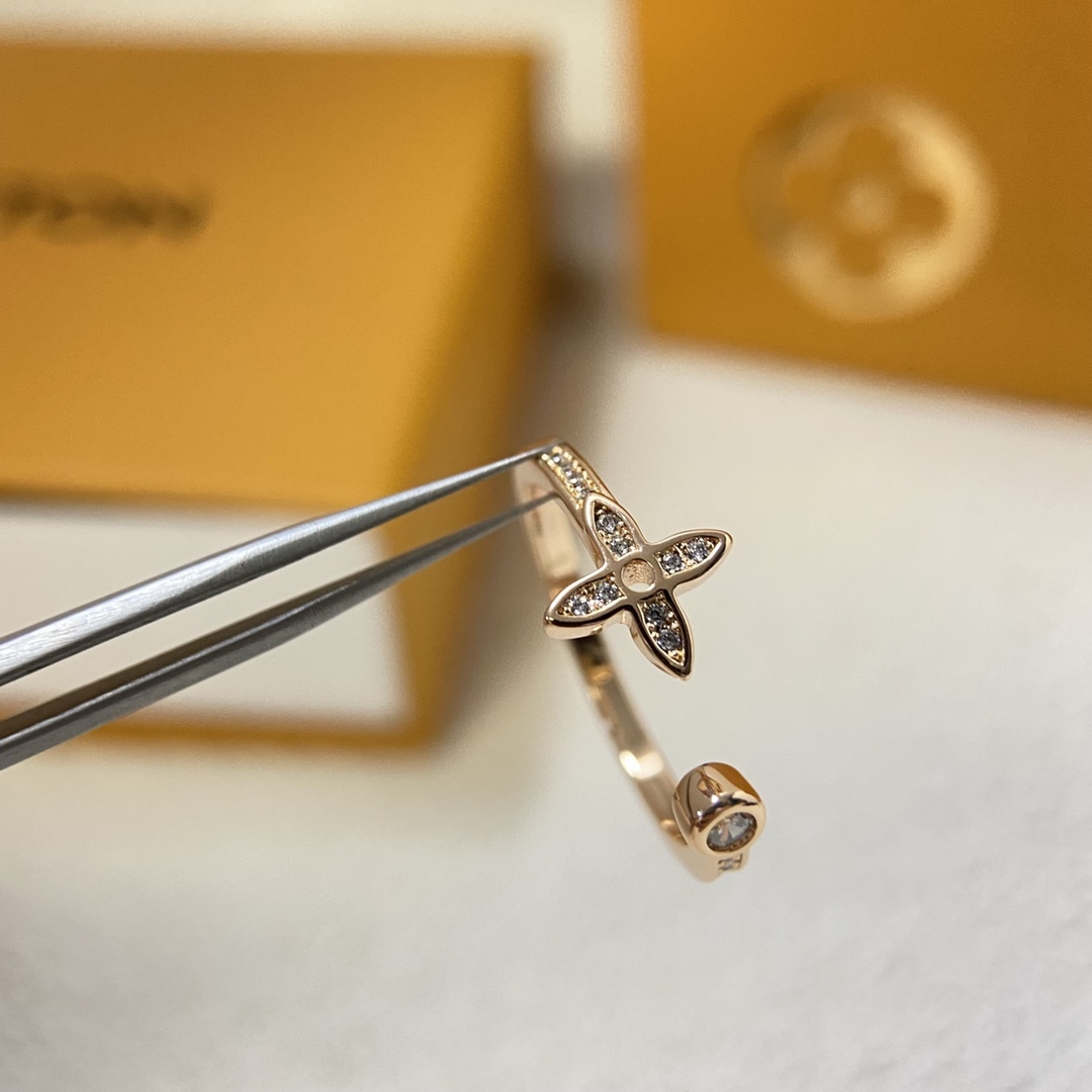 LV Silver Vintage-Inspired Ring 603