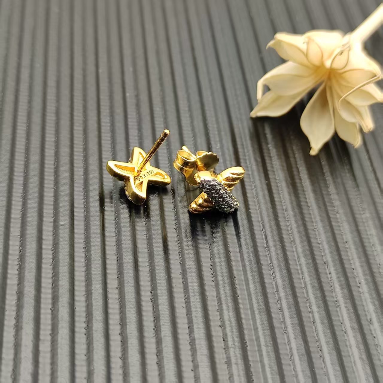 David Yurman Silver Logo-Accented Earrings 232