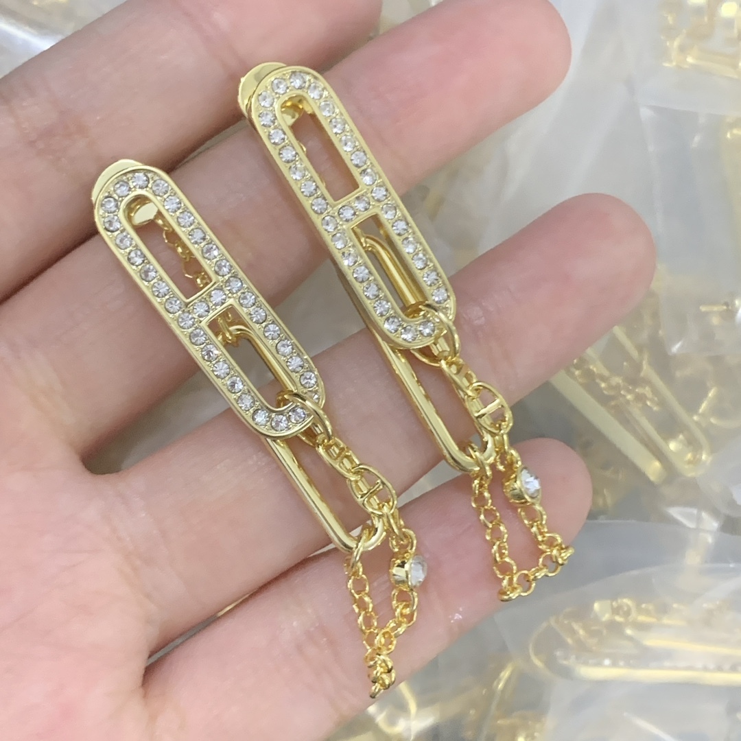 Hermes h Gold Vintage-Inspired Earrings 110