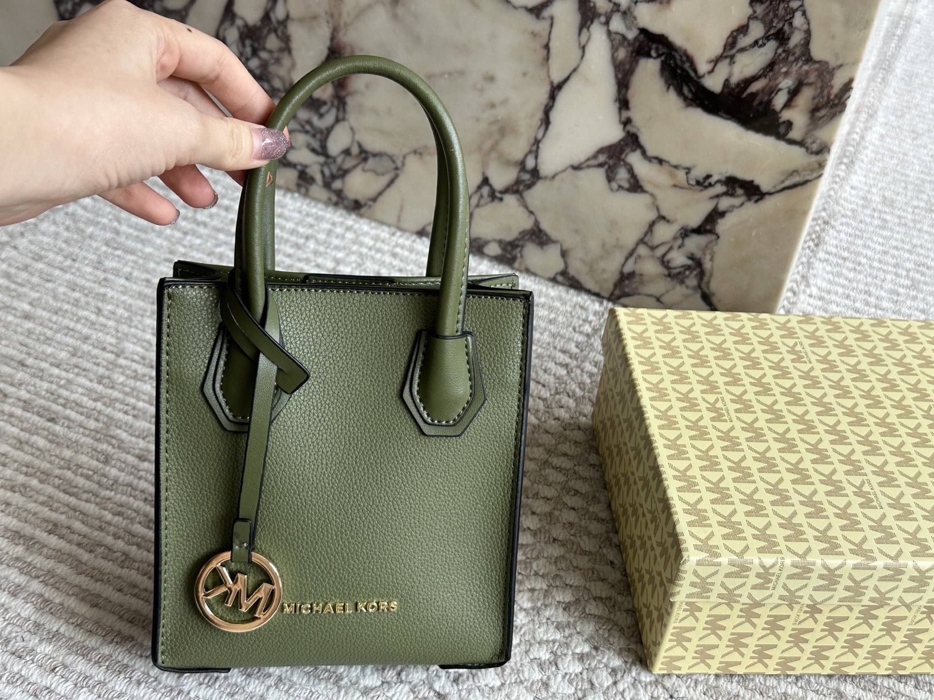 MK Beige Logo-Accented Bag mercer 004