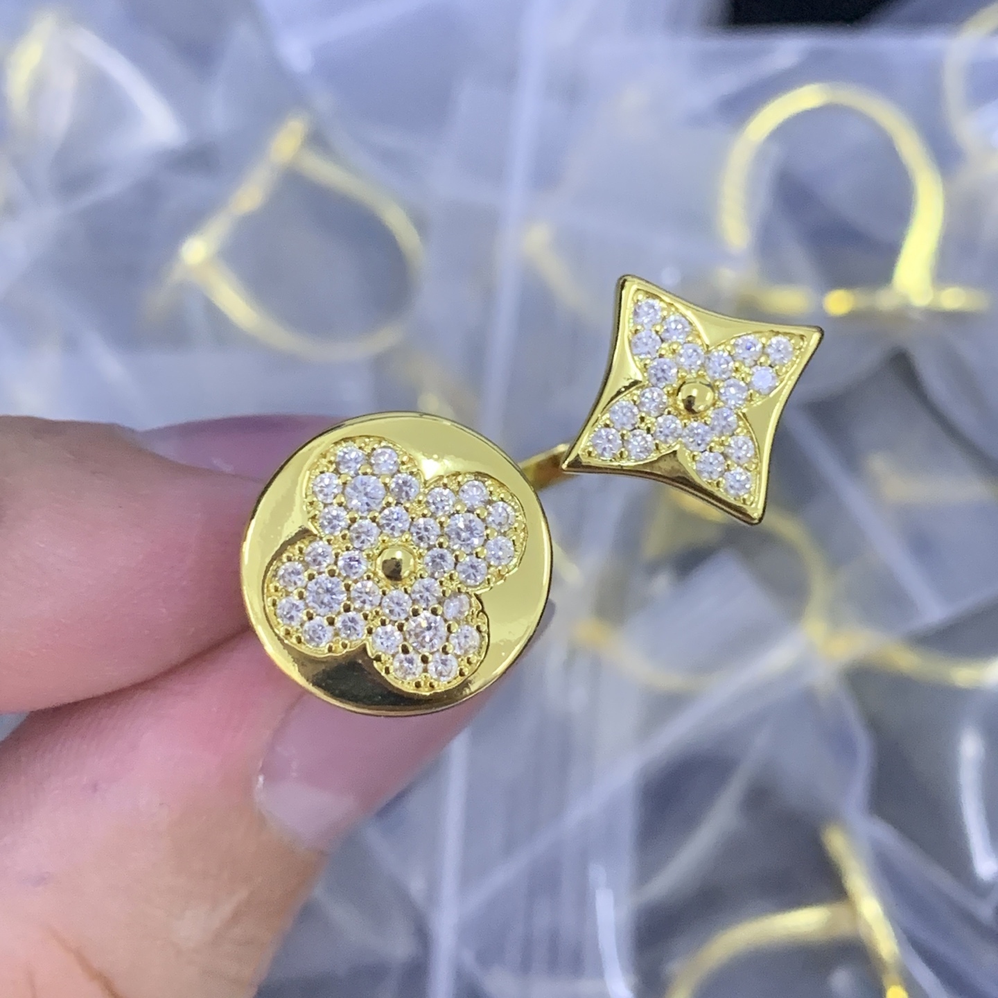 LV Gold Delicate Ring 645