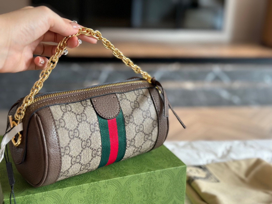 Gucci Rose Gold Logo-Accented Bag 581