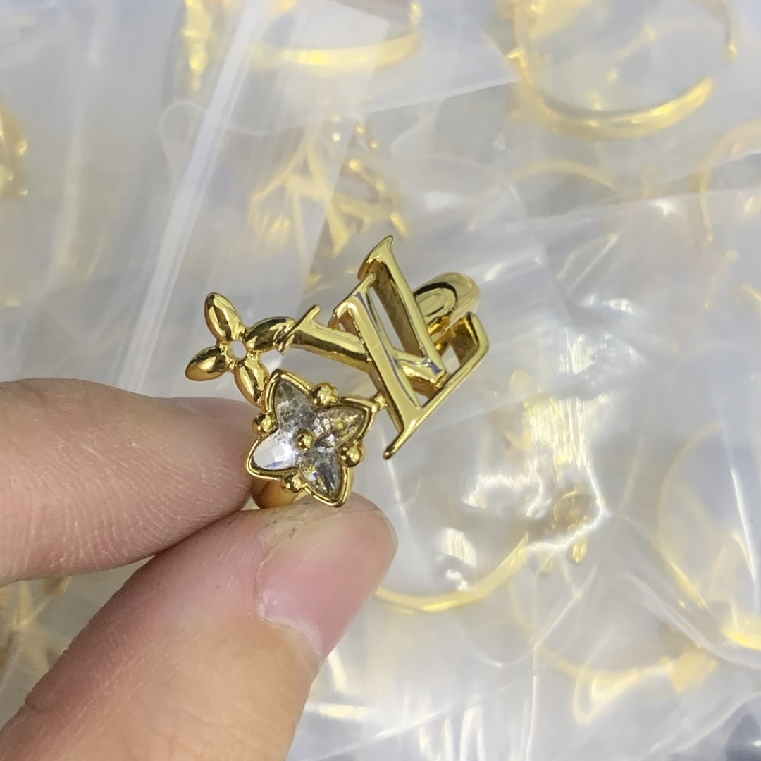 LV Gold Logo-Accented Ring 669