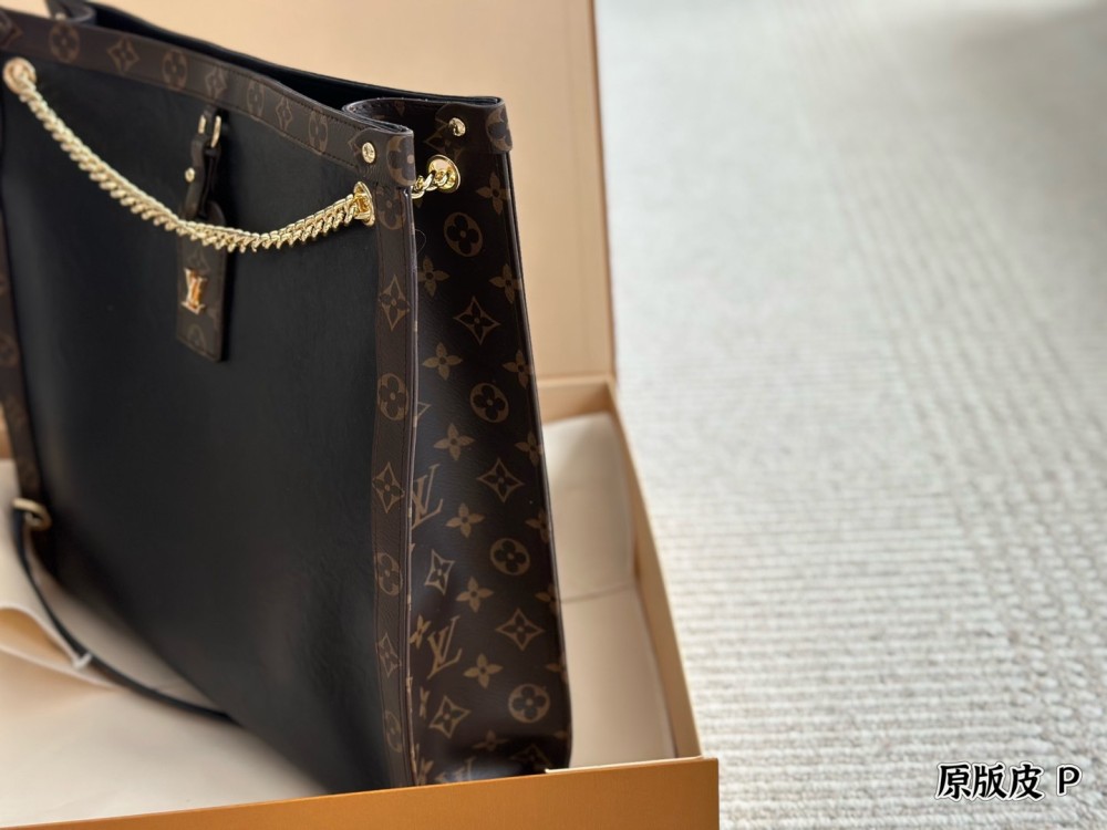 LV Silver Vintage-Inspired Bag 1617