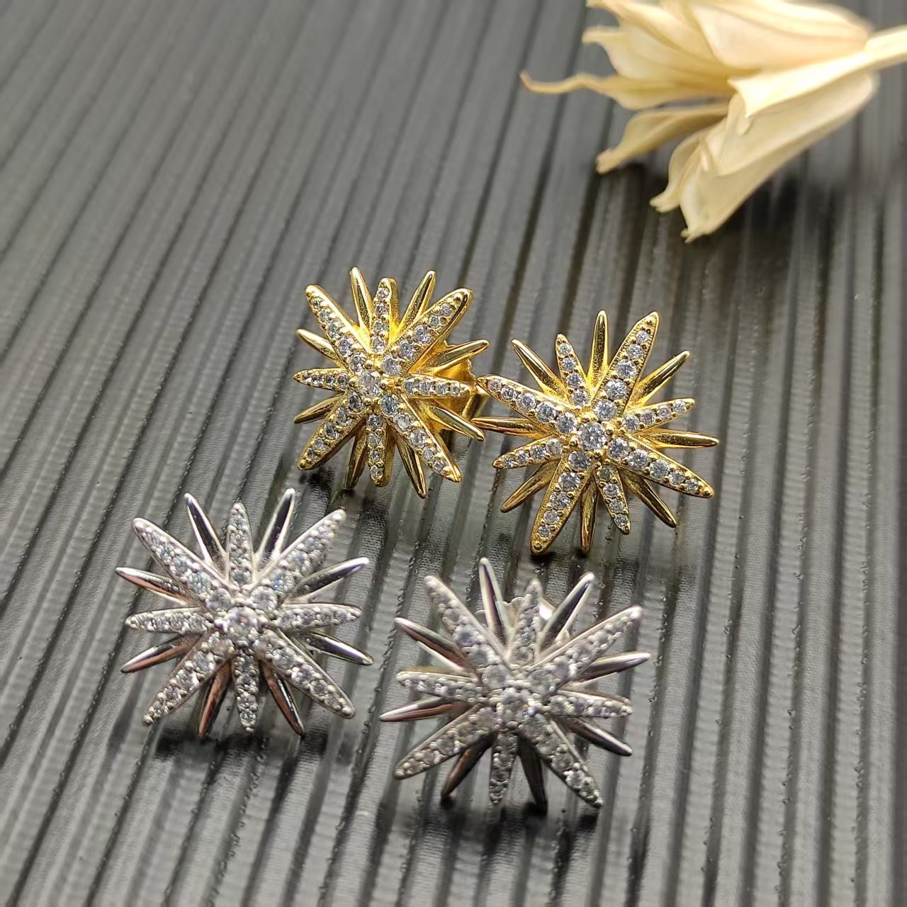 David Yurman Silver Logo-Accented Earrings 229