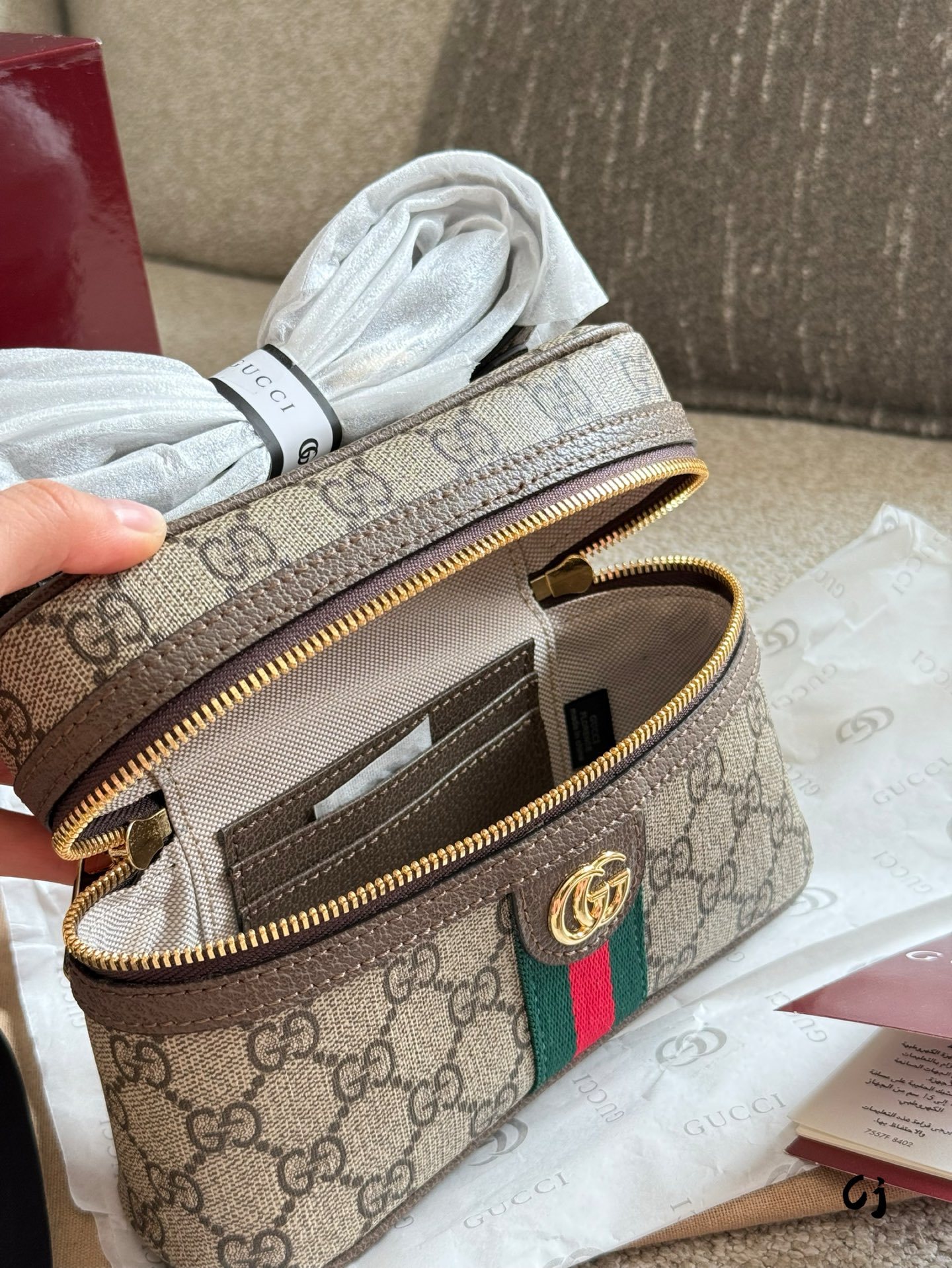 Gucci Silver Vintage-Inspired Bag 536