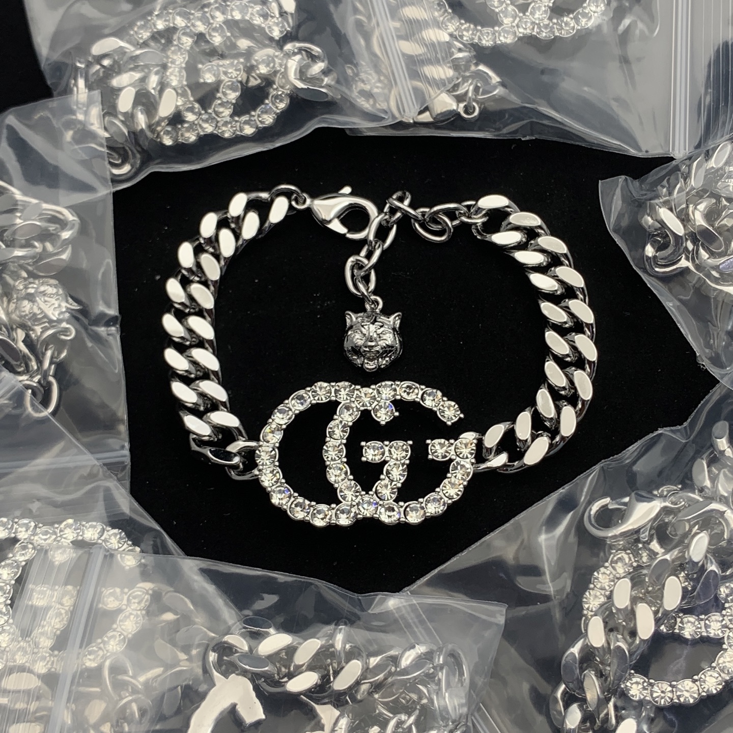 Gucci Silver Logo-Accented Bracelet 239