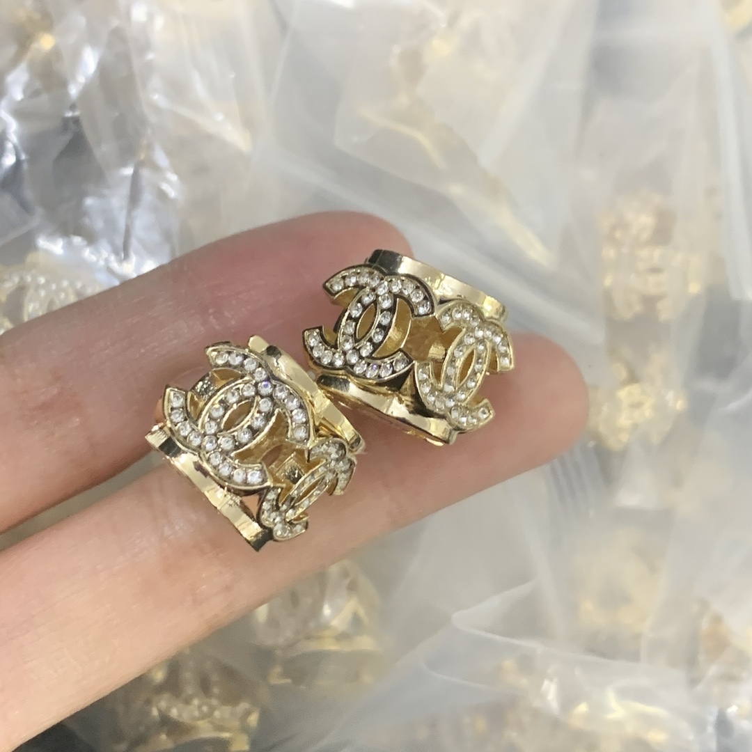 Chanel Gold Vintage-Inspired Earrings 400