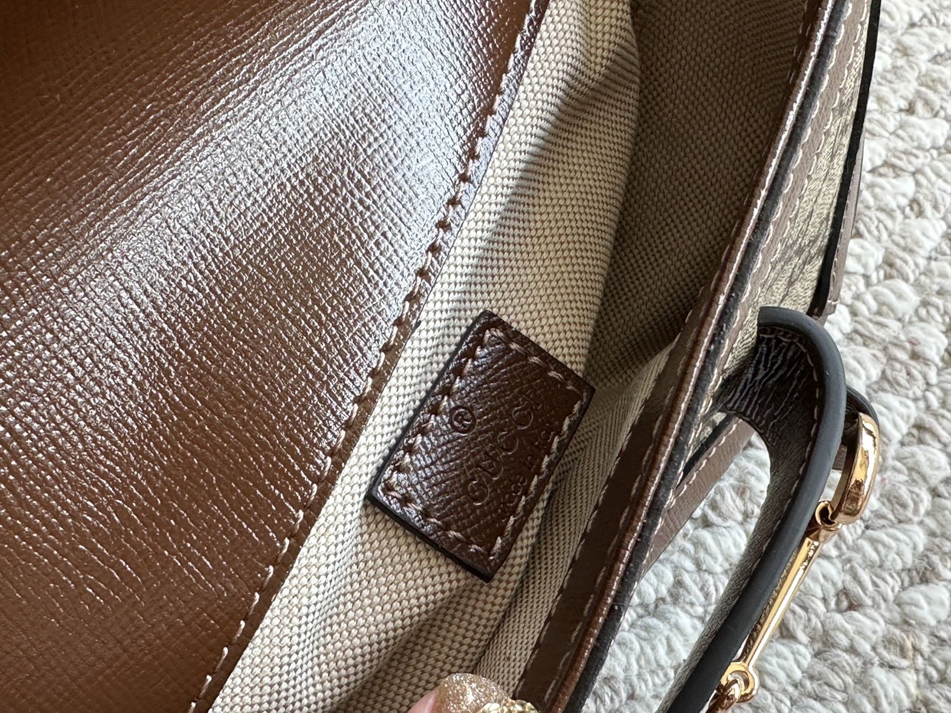 Gucci Silver Vintage-Inspired Bag 566