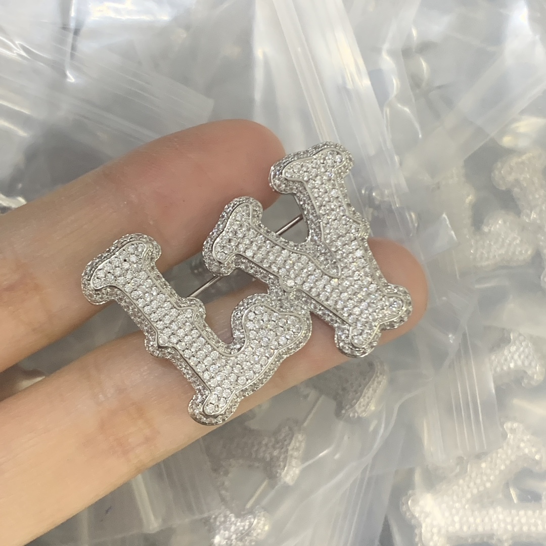 LV Silver Logo-Accented Brooch 1156