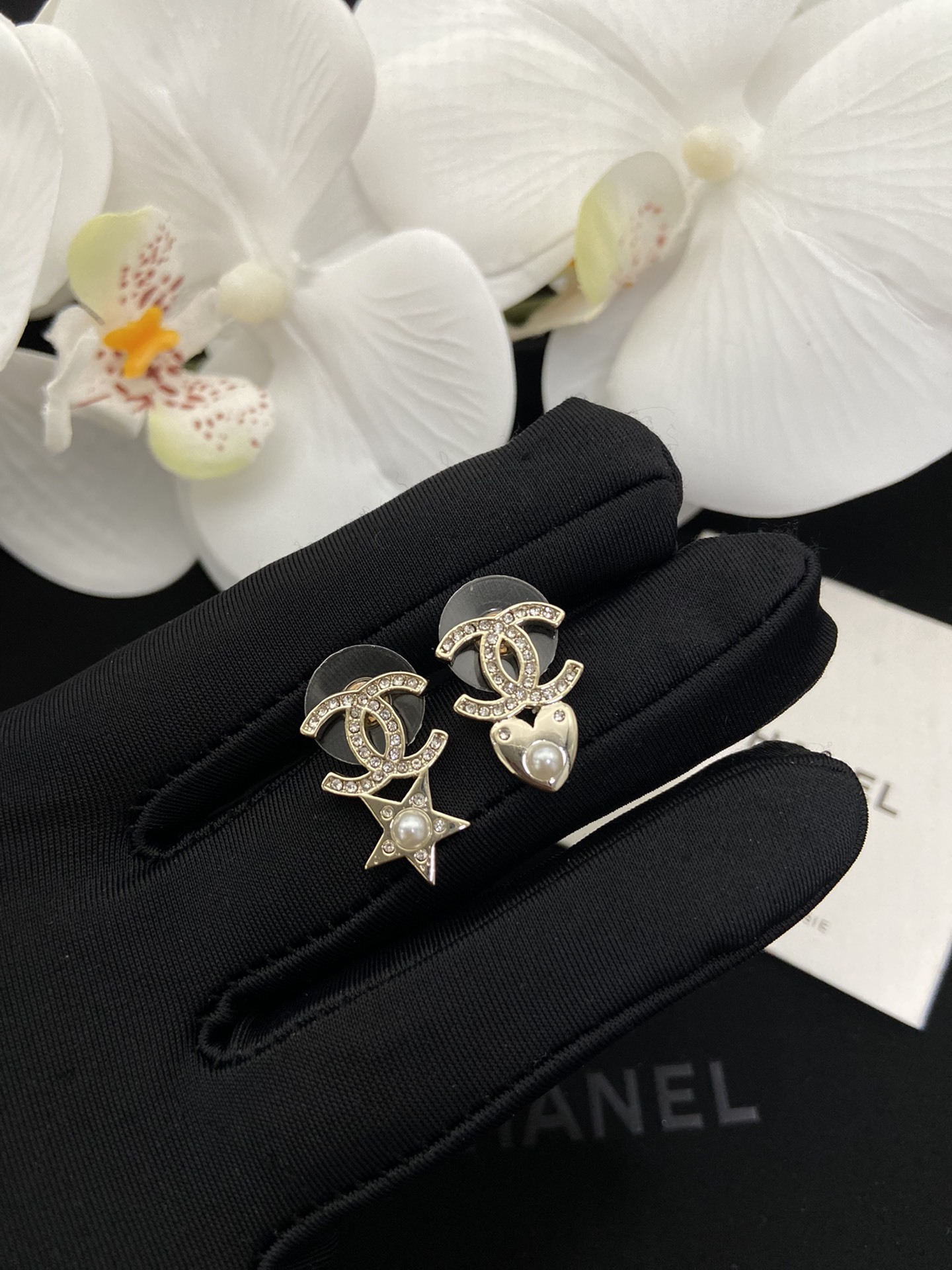 Chanel Silver Vintage-Inspired Earrings 010