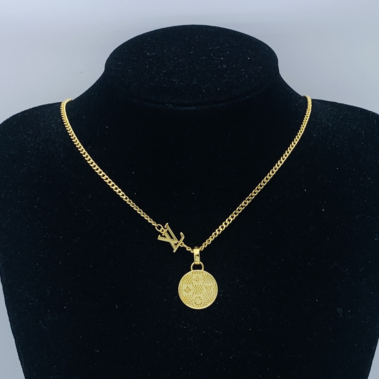 LV Gold Vintage-Inspired Necklace 1118