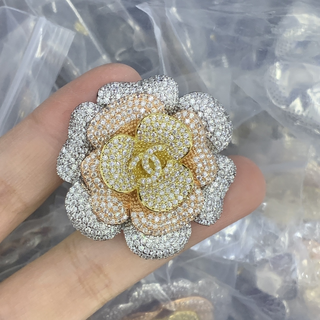 Chanel Rose Gold Vintage-Inspired Brooch 1174