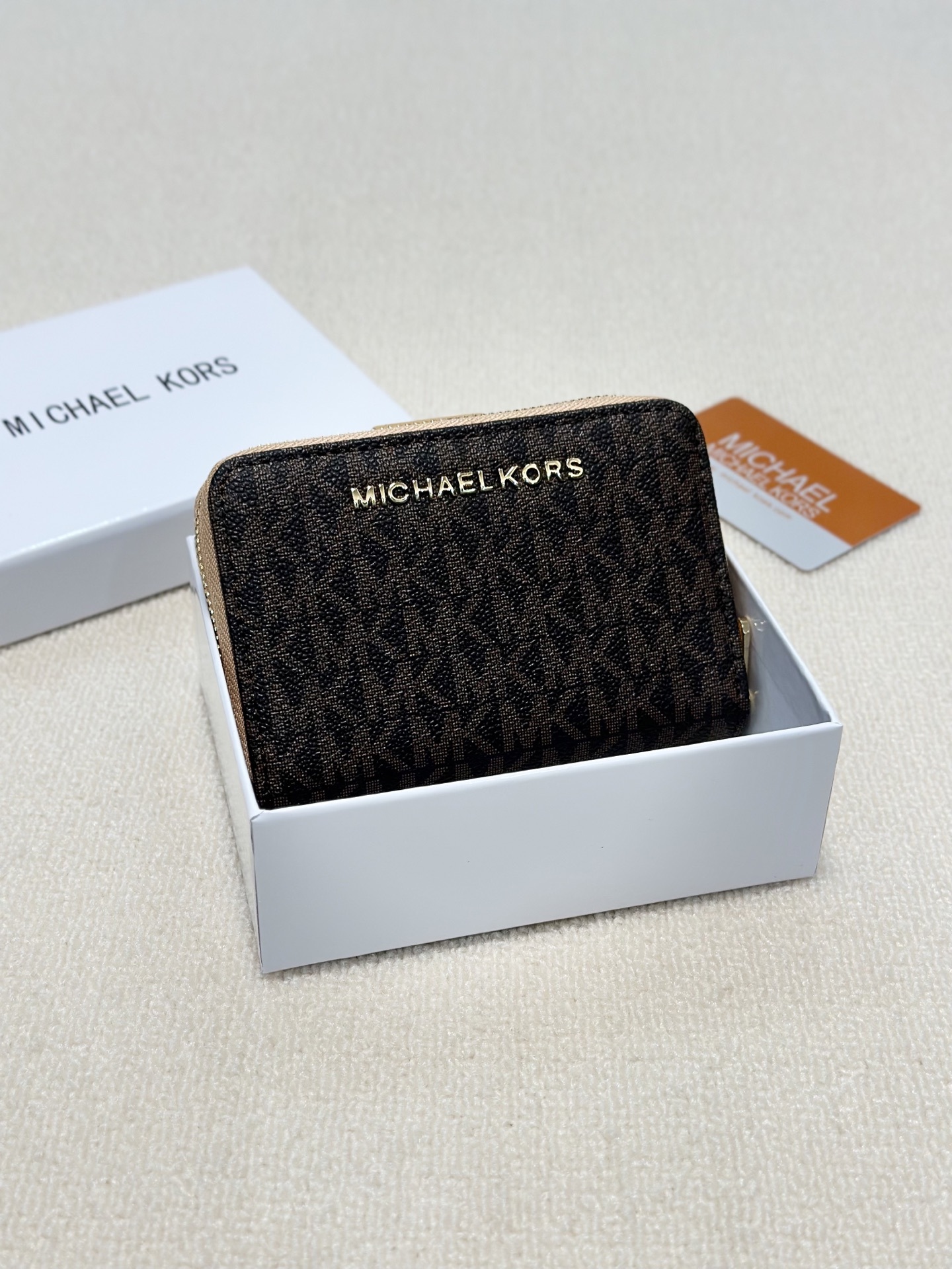 Michael Kors MK Silver Textured Wallet Bag 027
