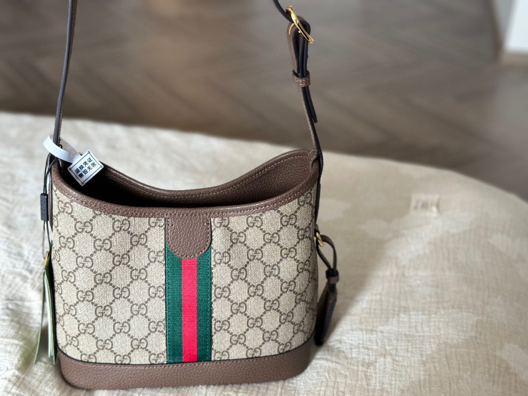 Gucci Silver Quilted Bag 590