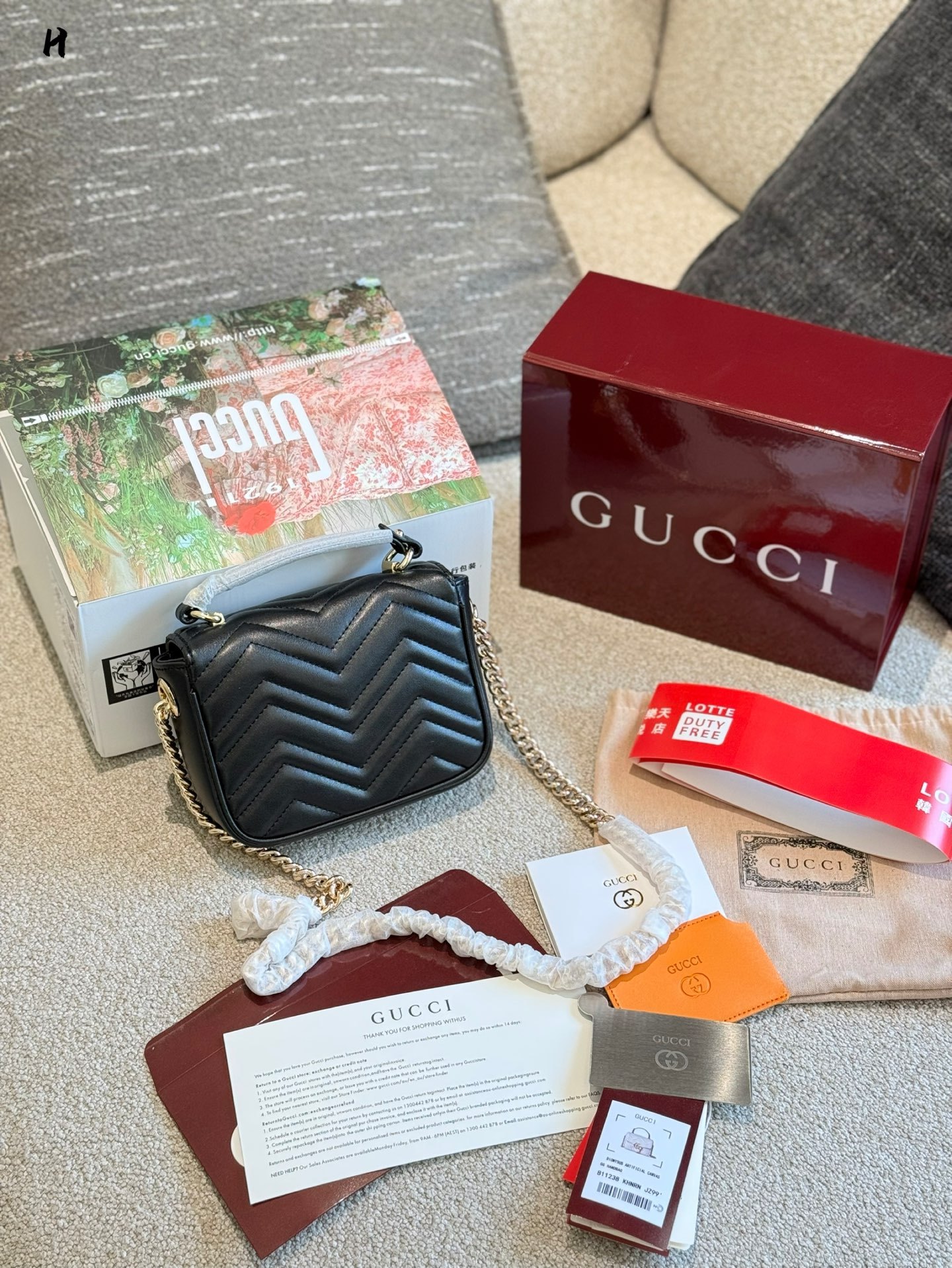 Gucci Rose Gold Logo-Accented Bag 551