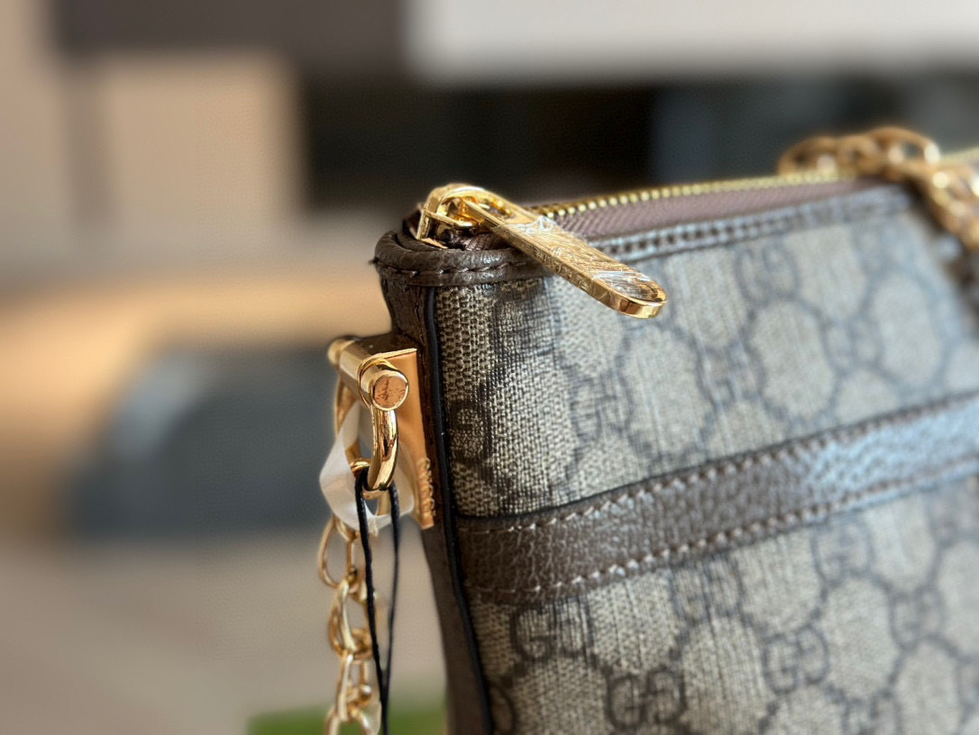Gucci Silver Quilted Bag 575