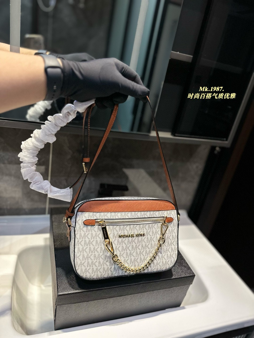 Michael Kors MK jet set Silver Modern Bag 015