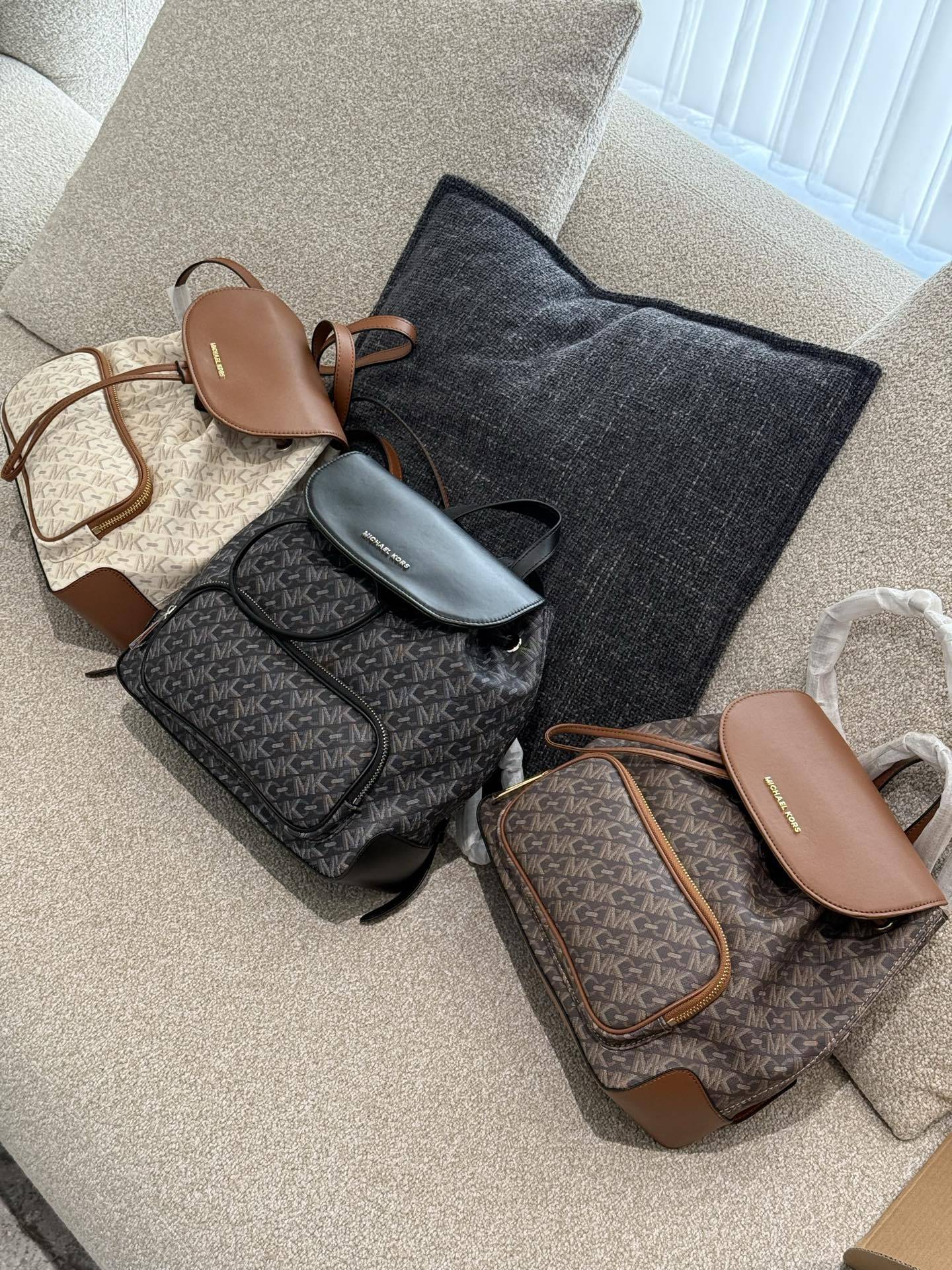 Michael Kors MK Beige Quilted Bag backpack 025