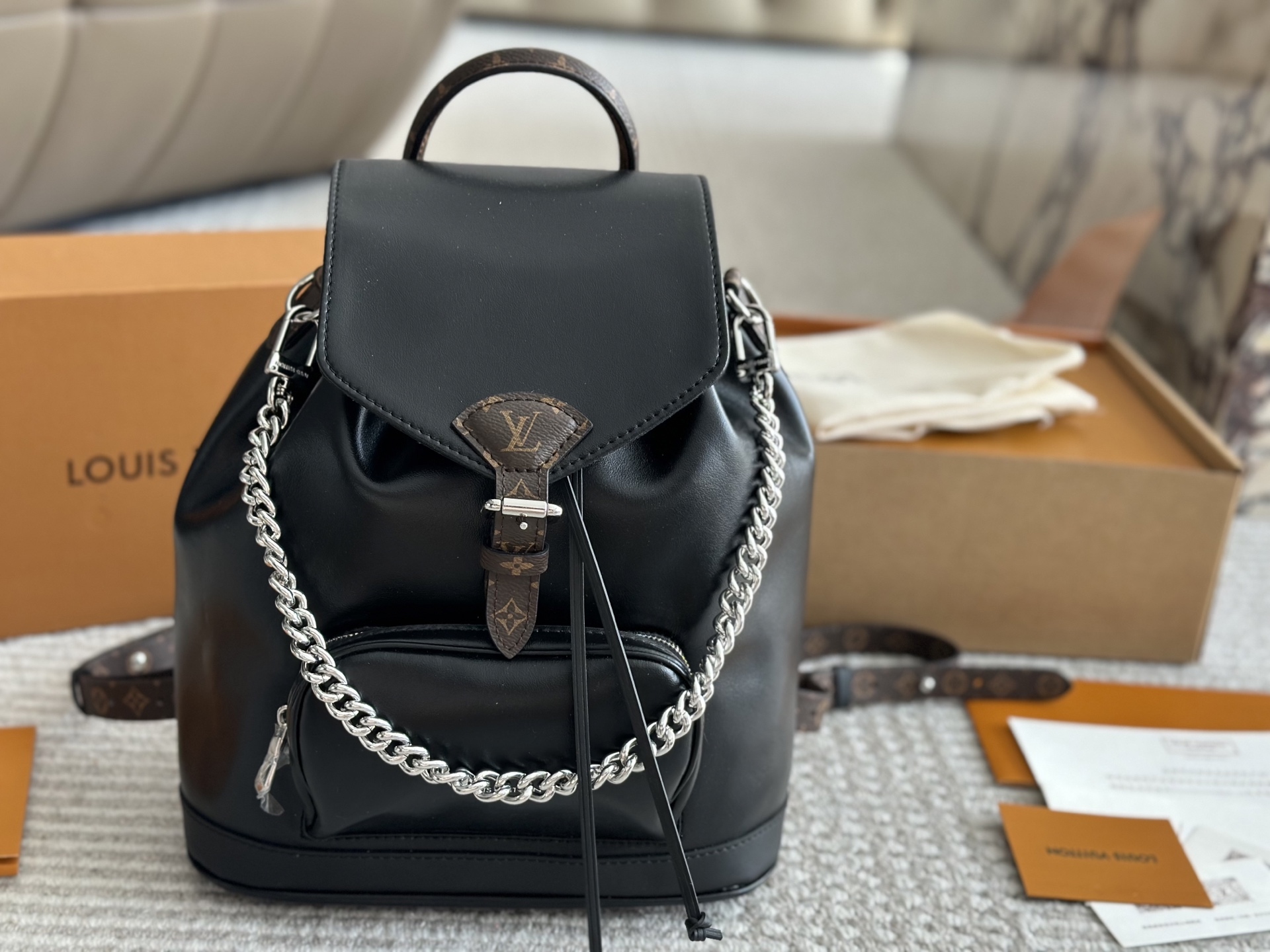 LV Silver Vintage-Inspired Bag 1558