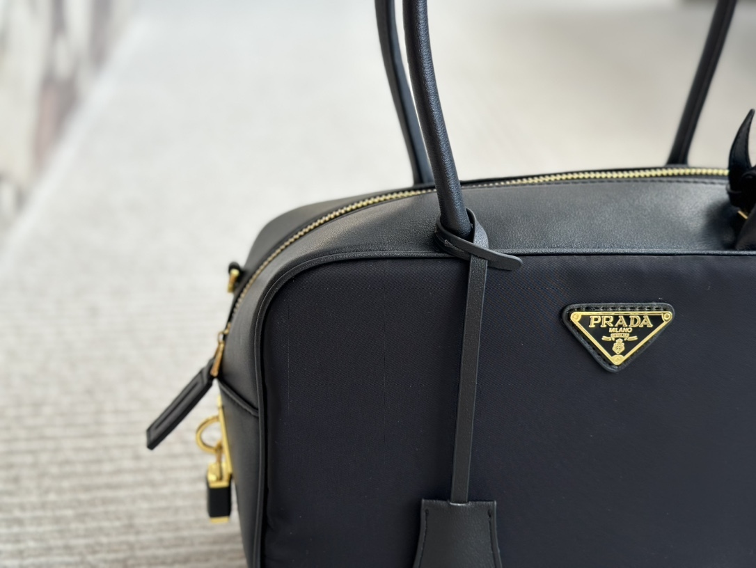 Prada Gold Logo-Accented Bag 070
