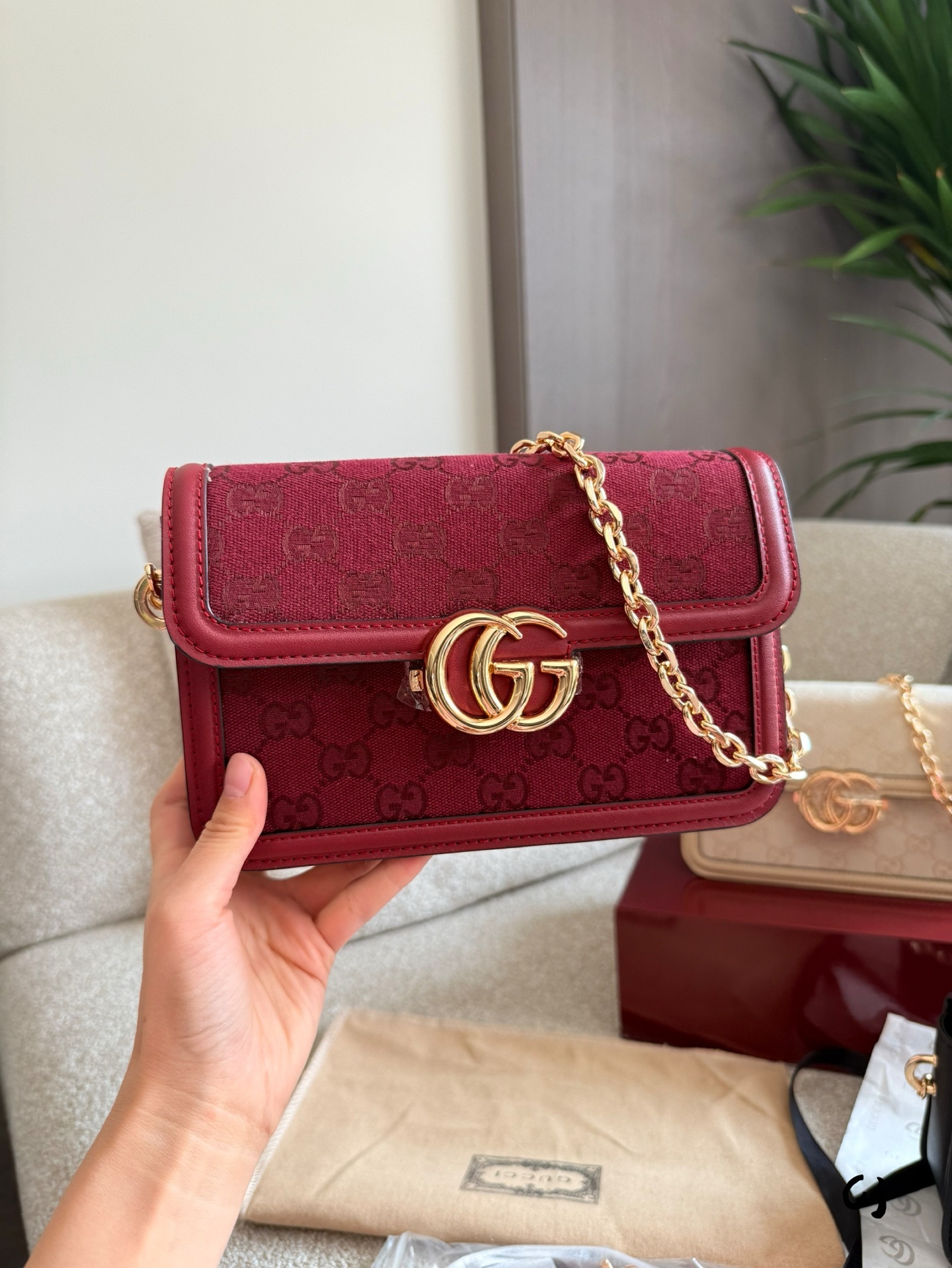 Gucci Rose Gold Logo-Accented Bag 557
